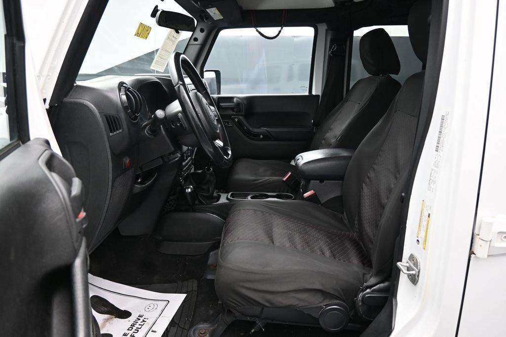Used 2012 Jeep Wrangler Unlimited Sahara AWD/4WD image 9