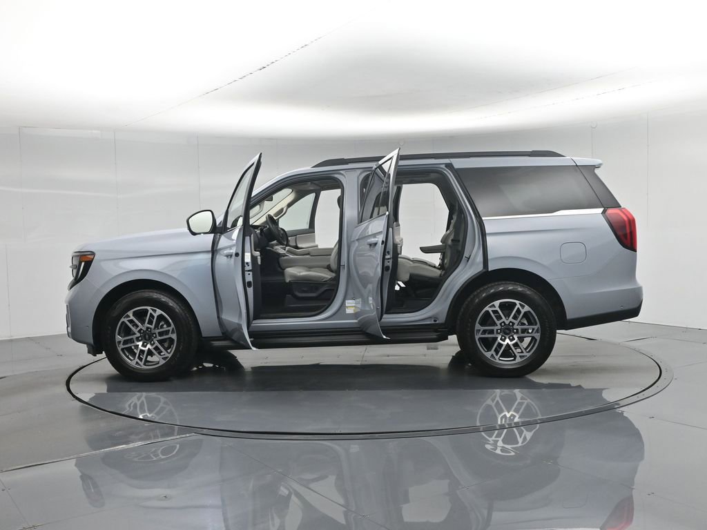 Used 2025 Ford Expedition Active image 5