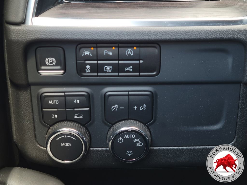 Used 2025 Chevrolet Suburban LS AWD/4WD image 29