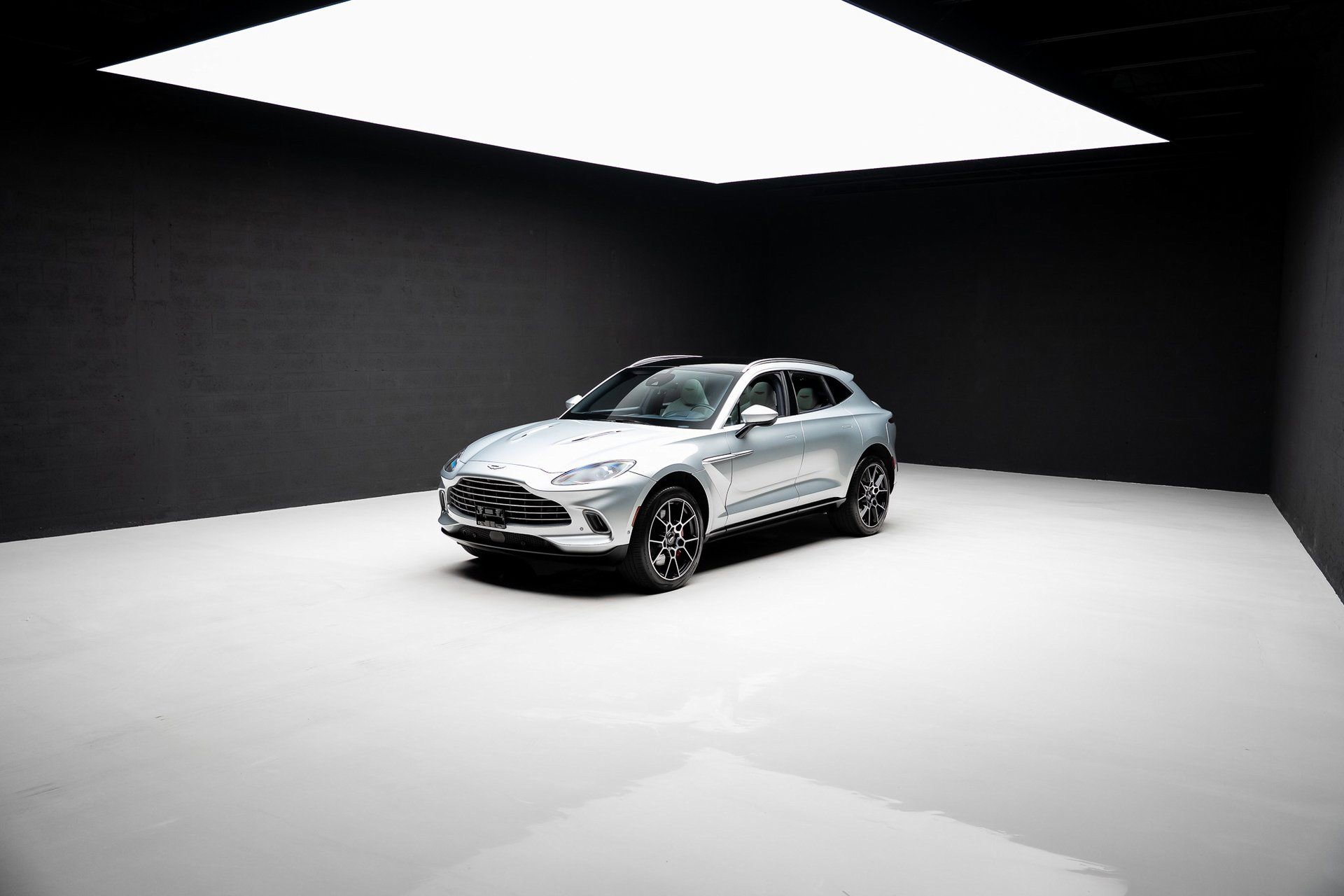 Used 2022 Aston Martin DBX image 85