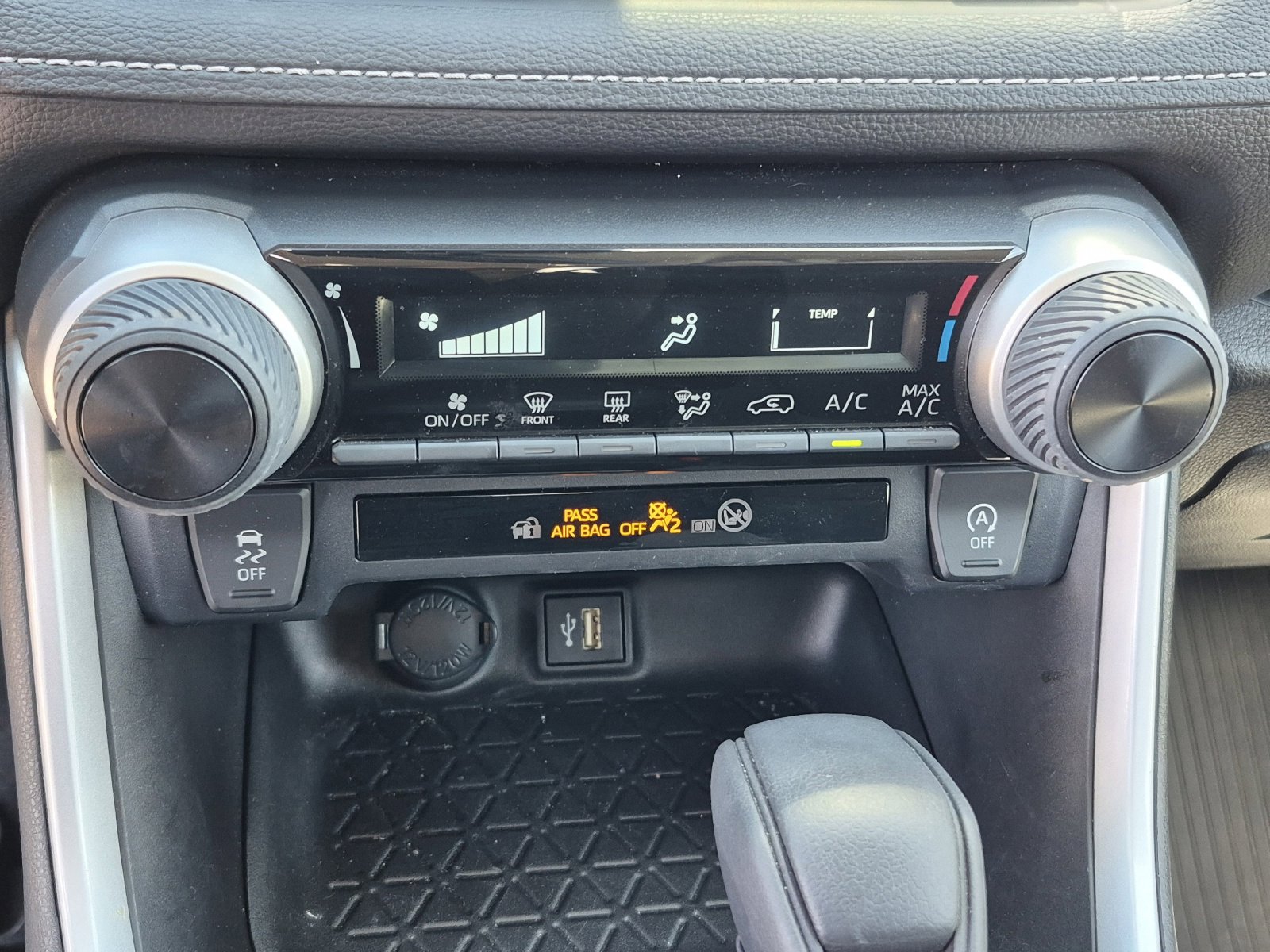 Certified 2023 Toyota RAV4 LE AWD/4WD image 31