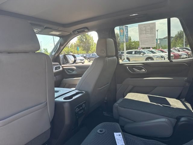 Used 2022 Chevrolet Tahoe Z71 w/ Luxury Package AWD/4WD image 11