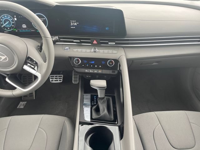 Certified 2025 Hyundai Elantra SEL FWD image 13