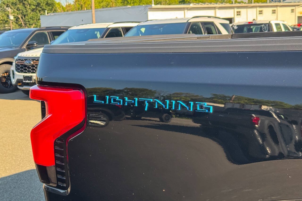 Used 2023 Ford F150 Lightning Platinum AWD/4WD image 21