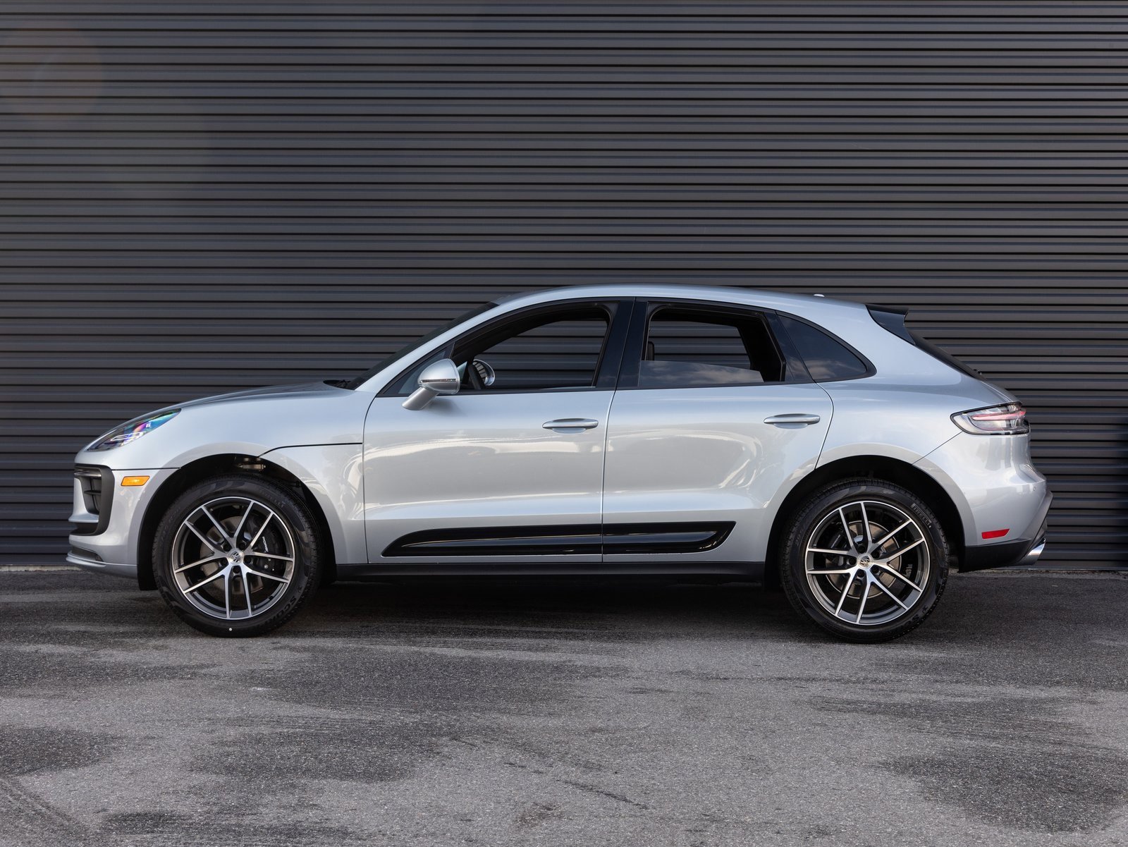 Certified 2026 Porsche Macan image 2