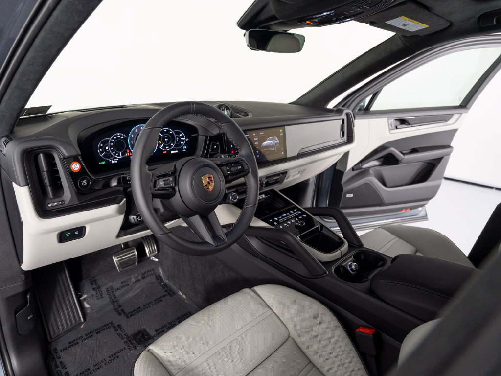New 2026 Porsche Cayenne GTS AWD/4WD image 15