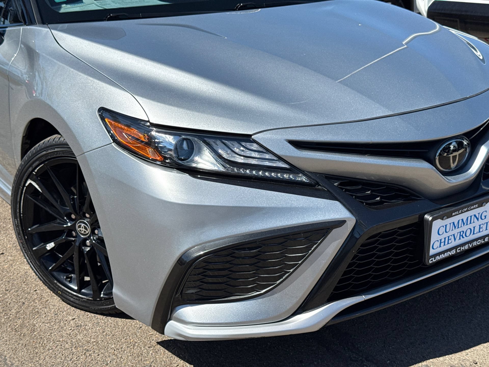 Used 2022 Toyota Camry XSE FWD image 3