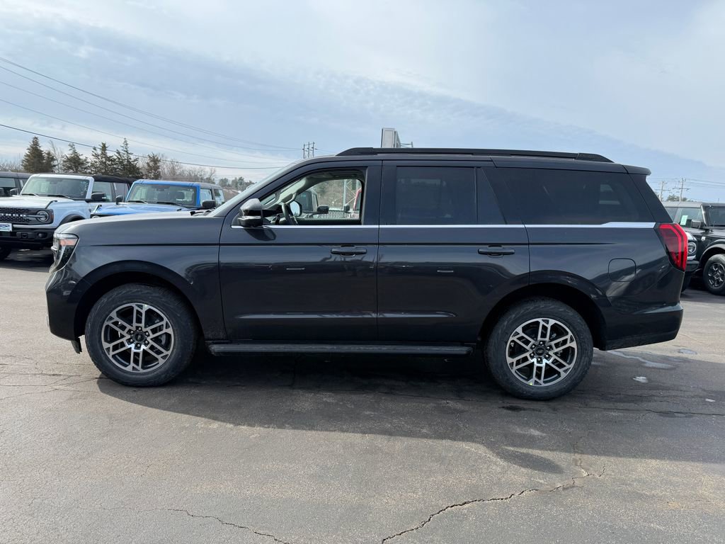 New 2026 Ford Expedition Active image 2