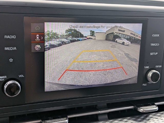 Used 2024 Kia Carnival LX FWD image 21