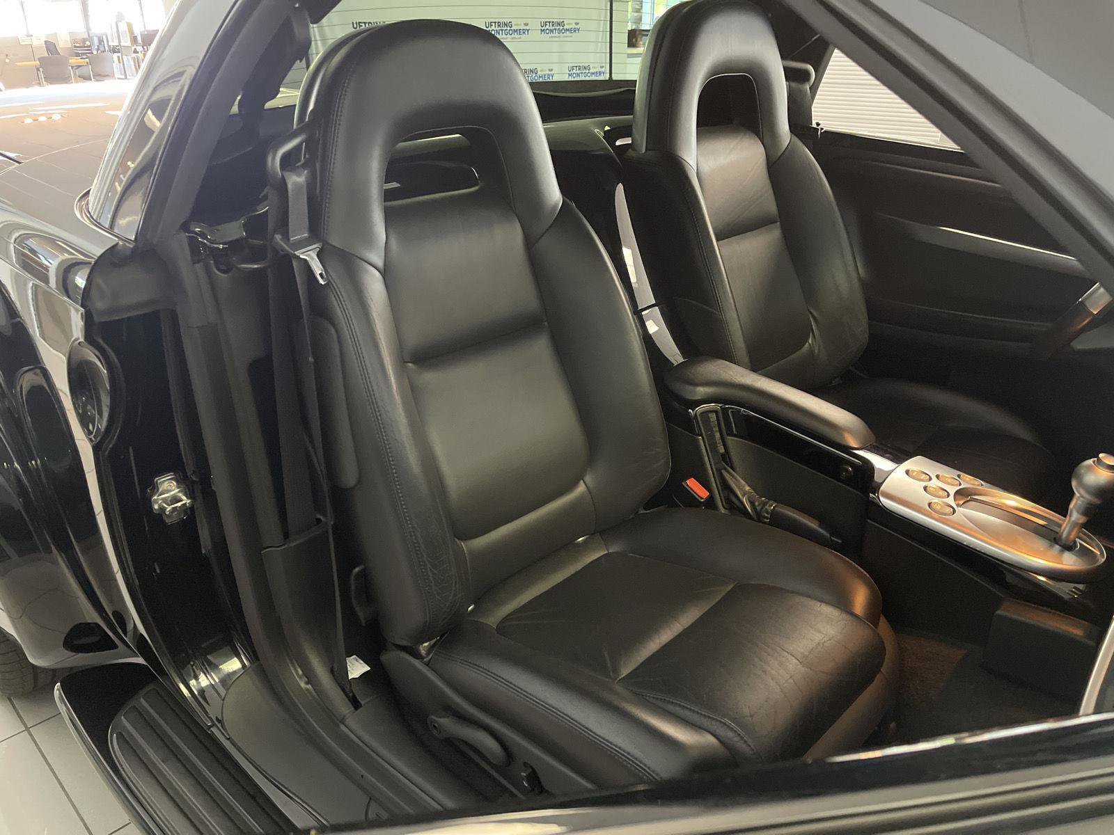 Used 2005 Chevrolet SSR w/ Preferred Equipment Group RWD image 24