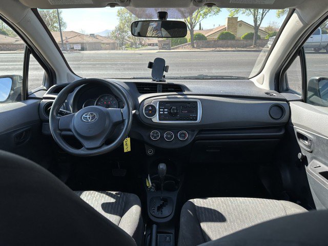 Used 2014 Toyota Yaris L image 17