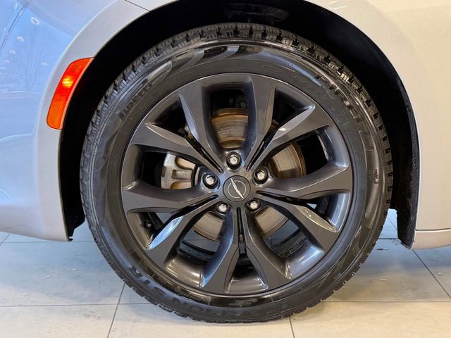 Used 2019 Chrysler Pacifica Touring Plus w/ S Appearance Package FWD image 43