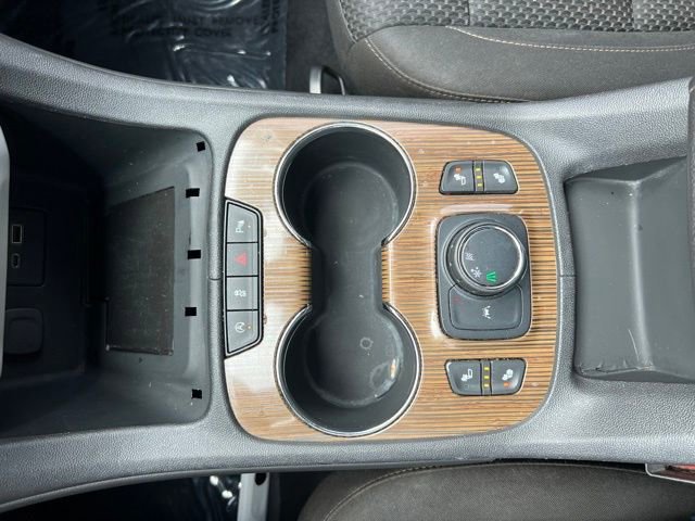 Used 2021 GMC Acadia SLE w/ Driver Convenience Package image 32