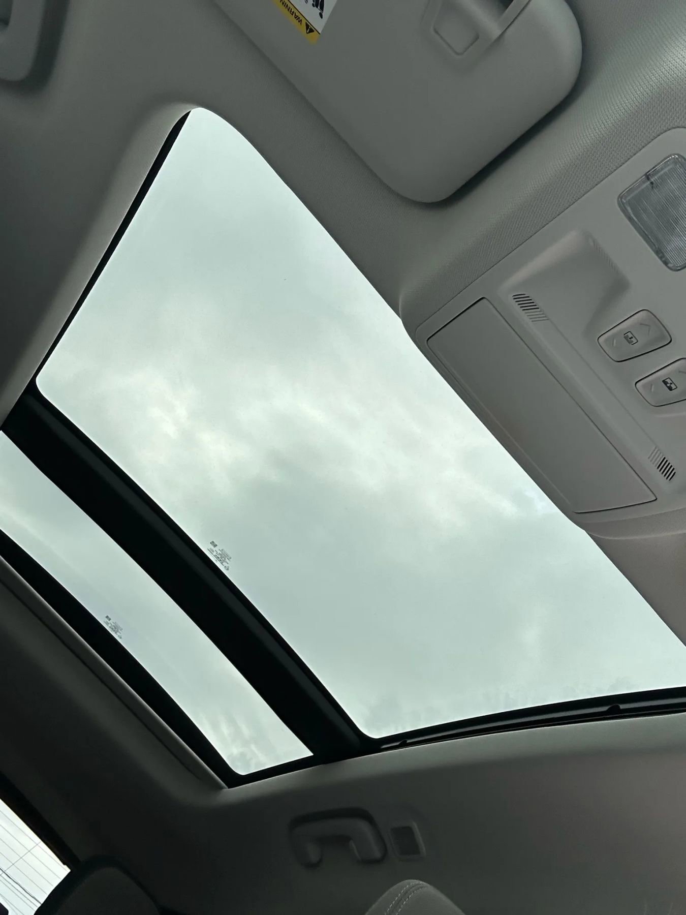 Used 2022 Ford Escape SE w/ SE Sport Appearance Package image 19