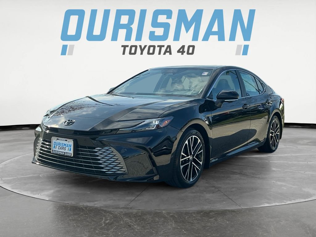 Used 2025 Toyota Camry XLE image 3