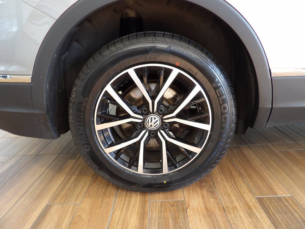 Used 2021 Volkswagen Tiguan SE FWD image 6