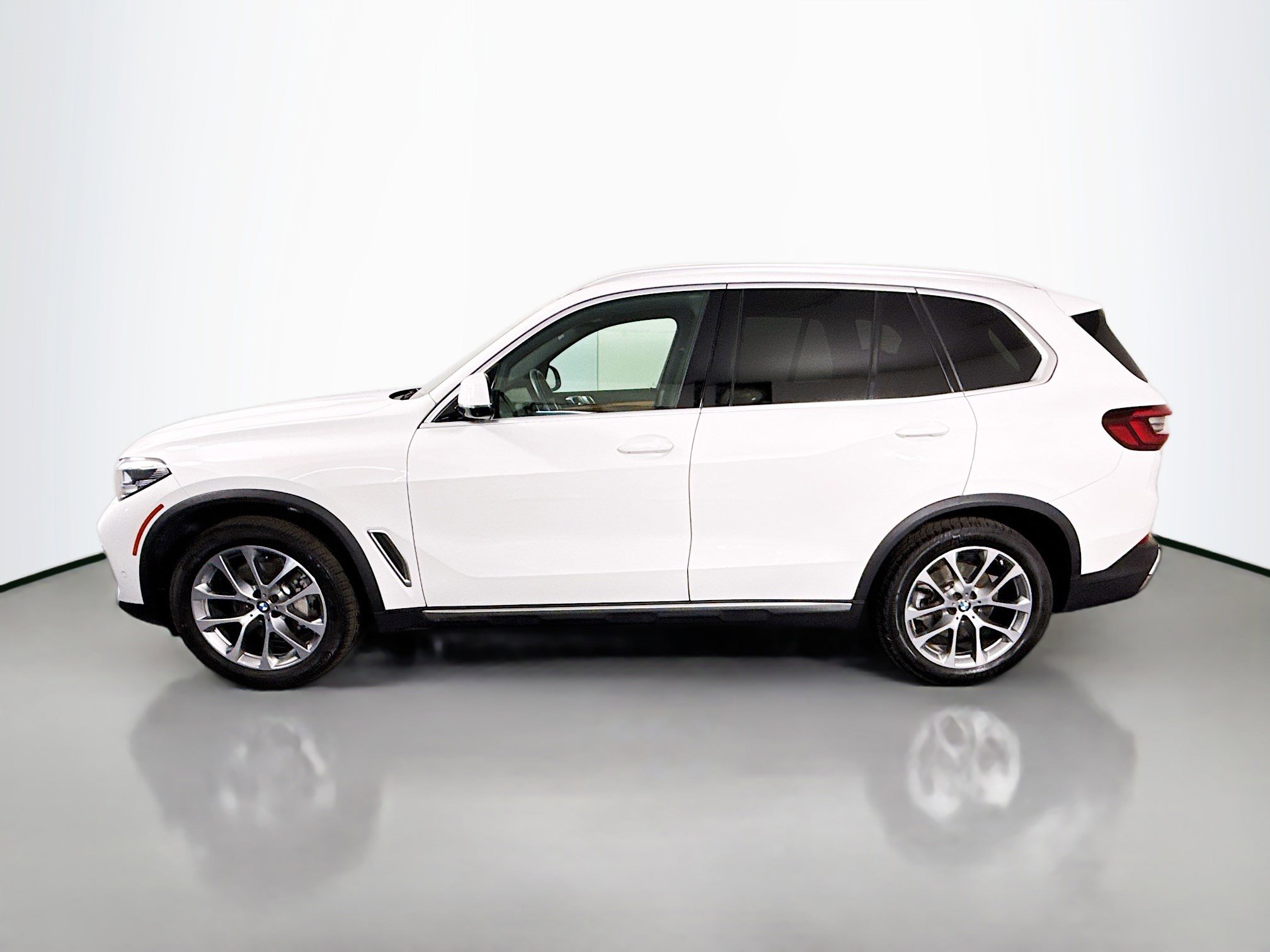 Used 2023 BMW X5 sDrive40i w/ Parking Assistance Package RWD image 6