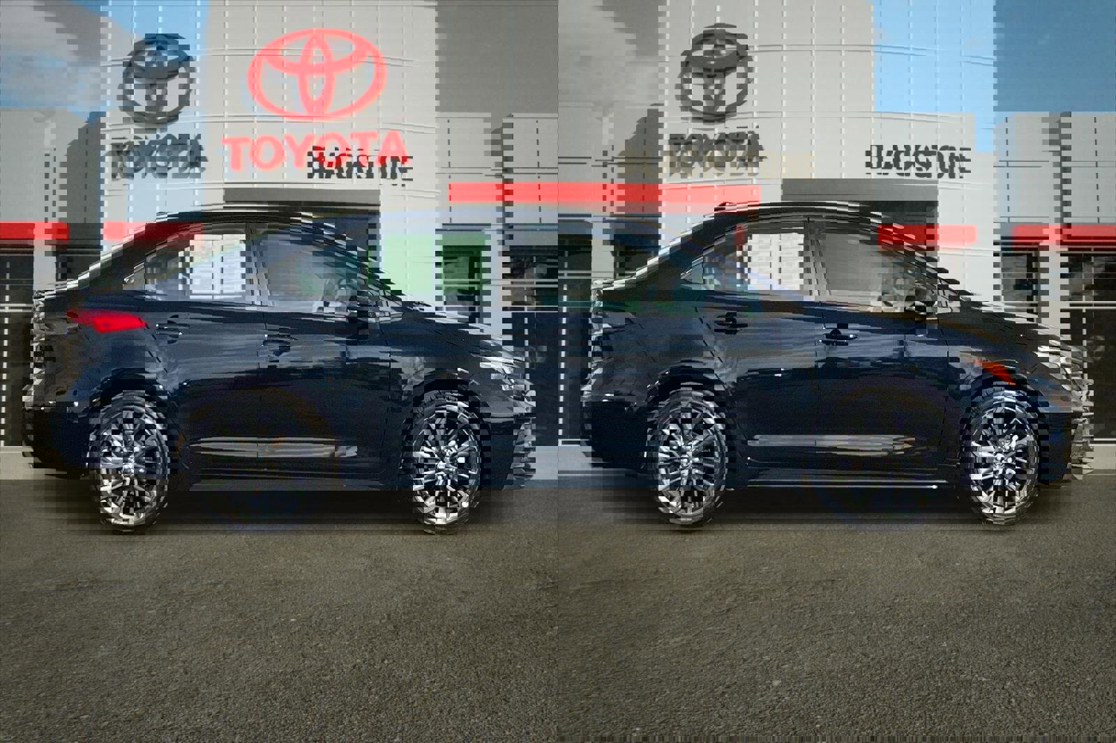 Certified 2025 Toyota Corolla SE w/ Convenience Package image 2