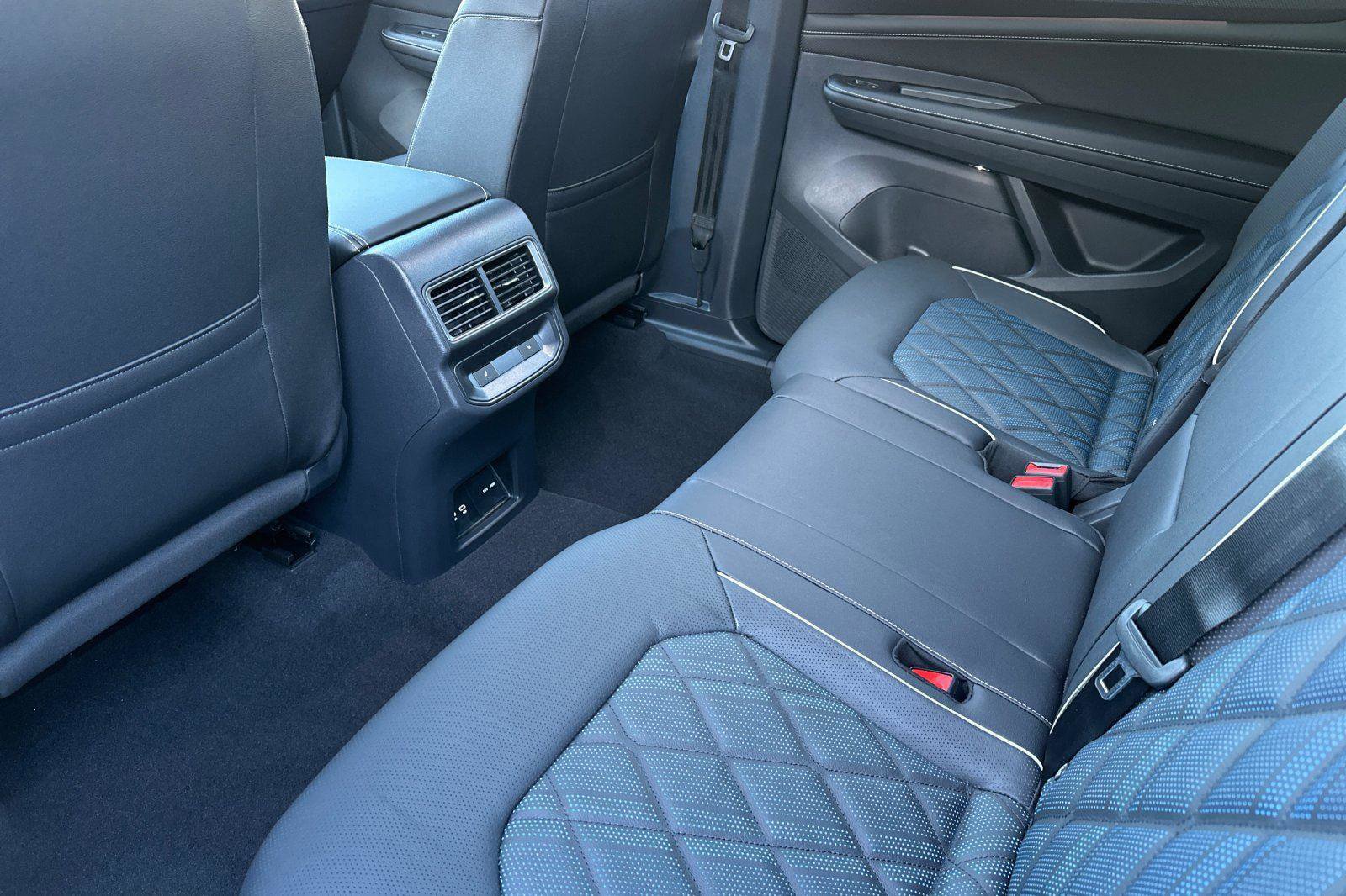 New 2026 Volkswagen Atlas Cross Sport SEL Premium R-Line image 11