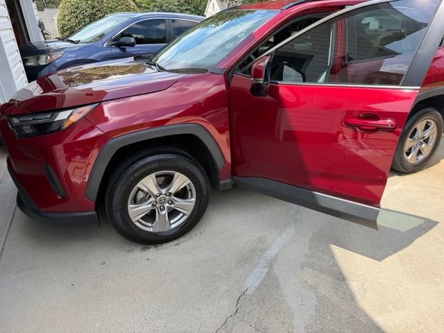 Used 2022 Toyota RAV4 XLE FWD image 11