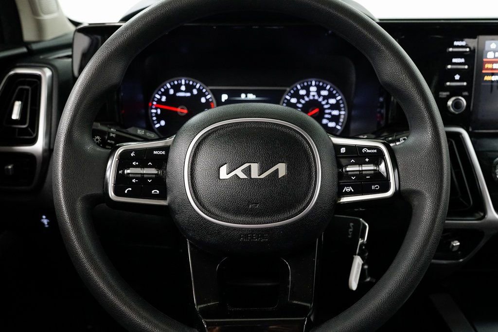 Used 2023 Kia Sorento LX image 11