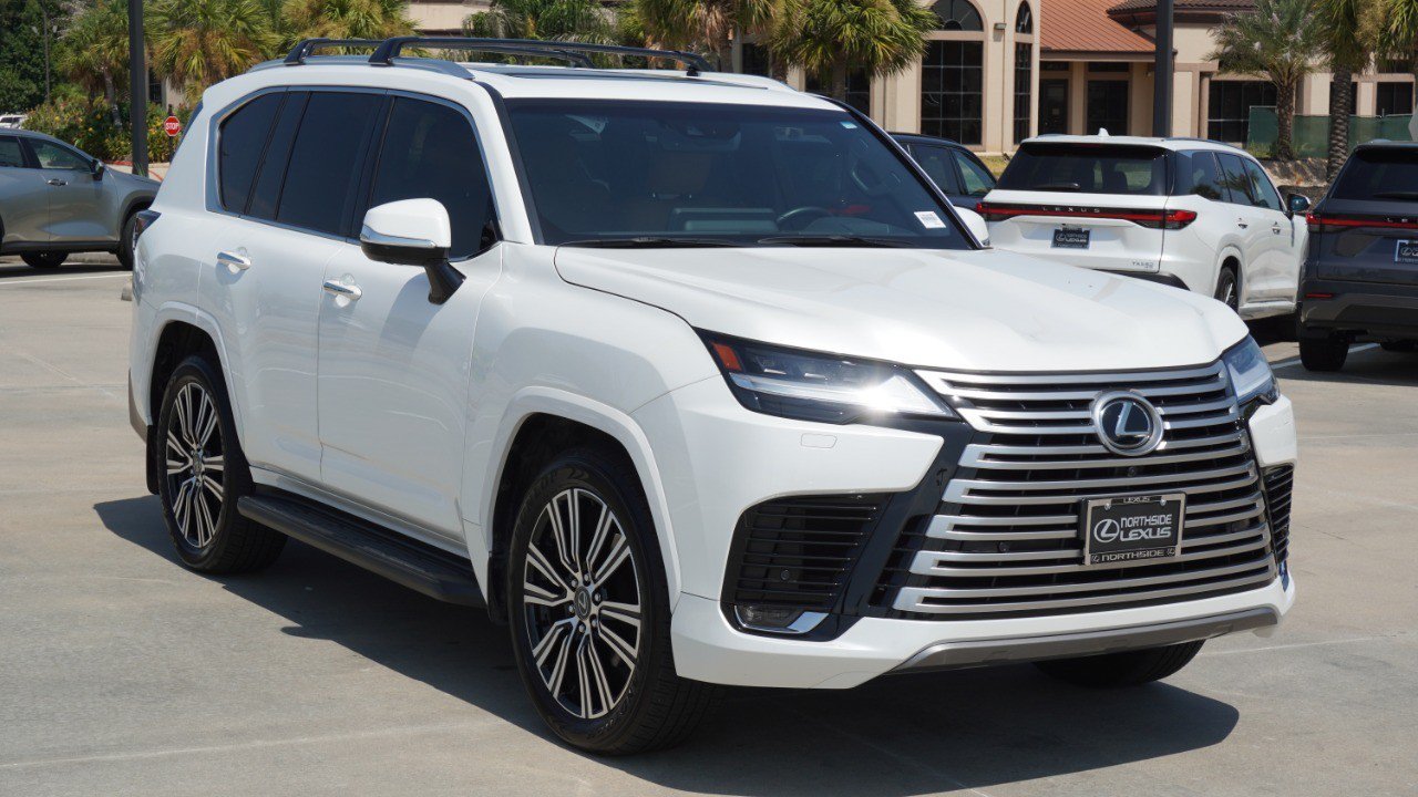 Certified 2024 Lexus LX 600 4WD w/ Luxury Package image 3
