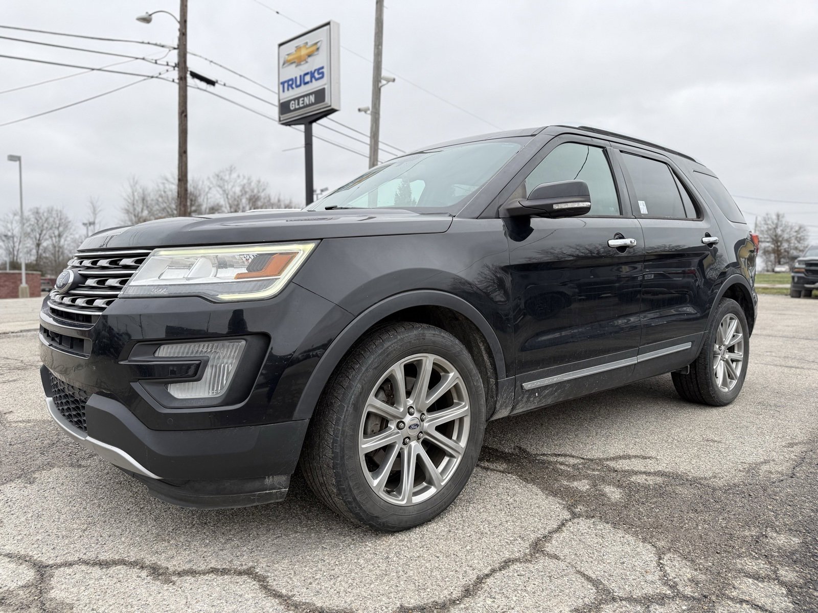 Used 2017 Ford Explorer Limited image 2