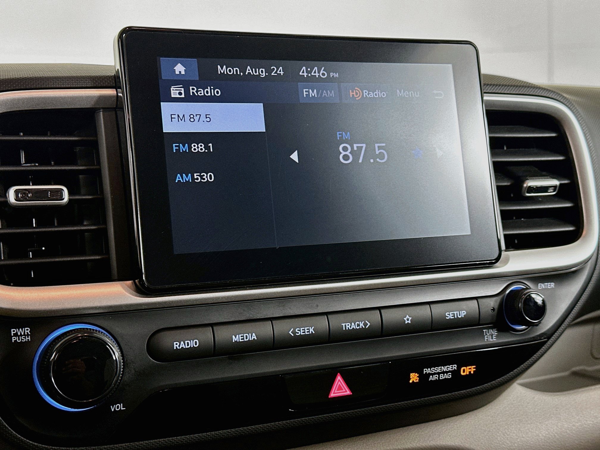 Used 2025 Hyundai Venue SEL FWD image 21