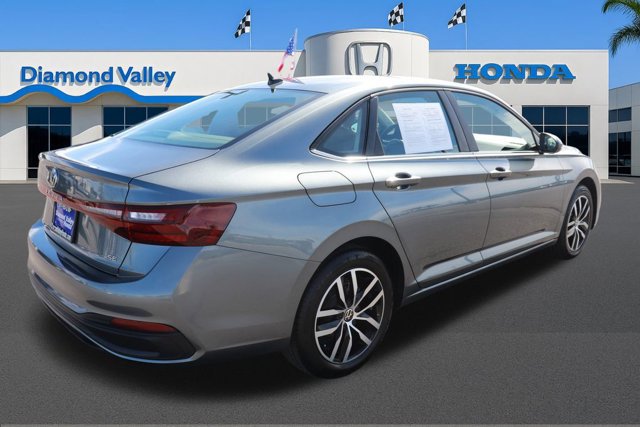 Used 2025 Volkswagen Jetta SE image 7