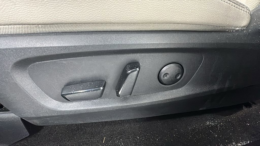 Used 2025 Nissan Pathfinder SL image 12