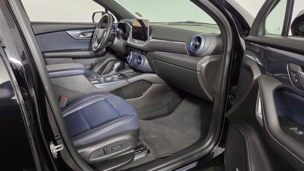 Used 2025 Chevrolet Blazer RS w/ Driver Confidence II Package image 35