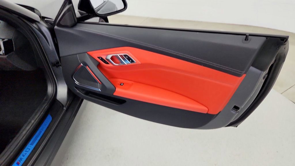 Used 2025 BMW Z4 M40i w/ Premium Package image 24