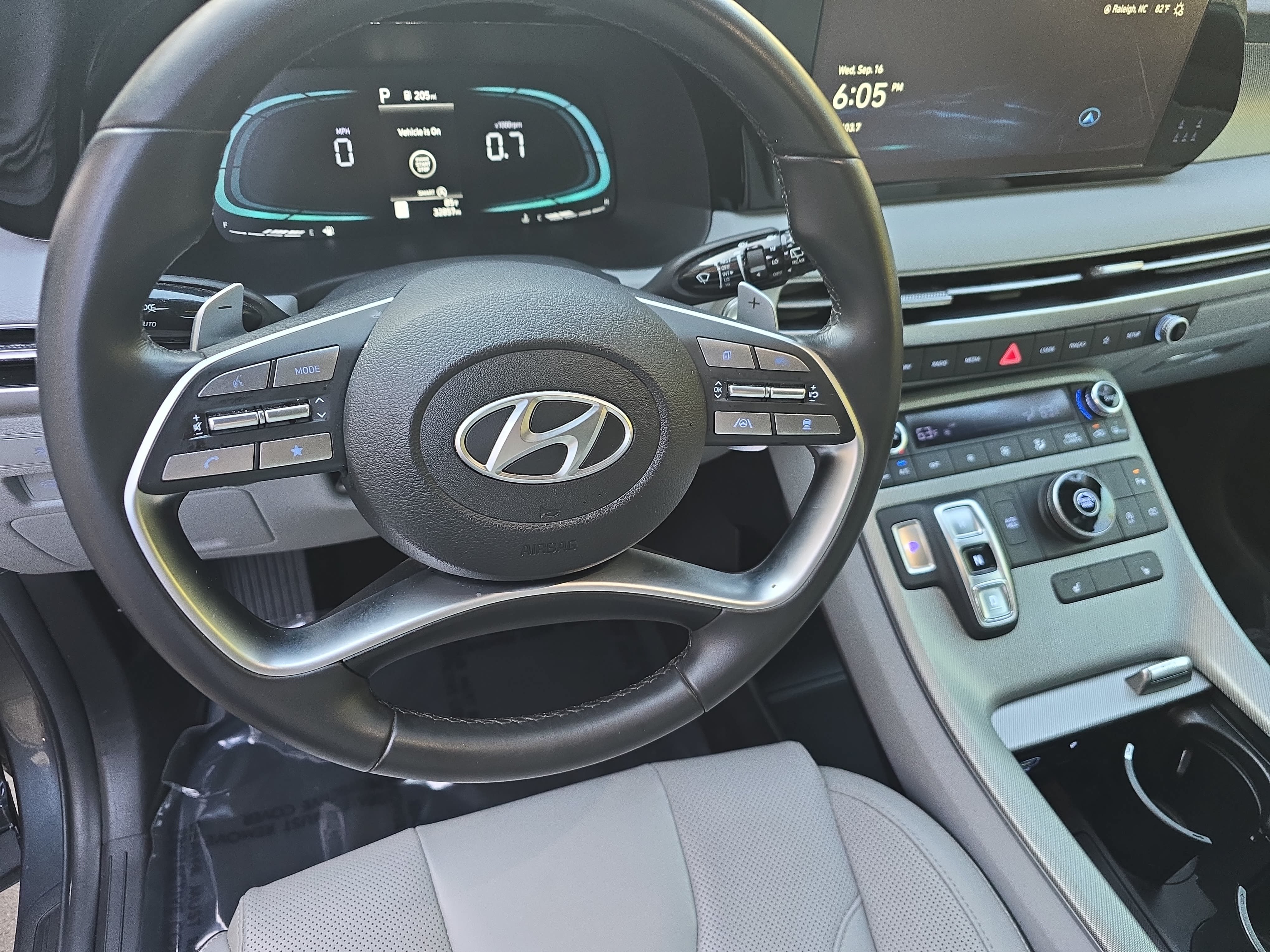 Used 2024 Hyundai Palisade SEL FWD image 17