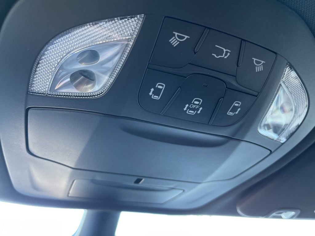 New 2026 Chrysler Pacifica Select w/ S Appearance Package image 23