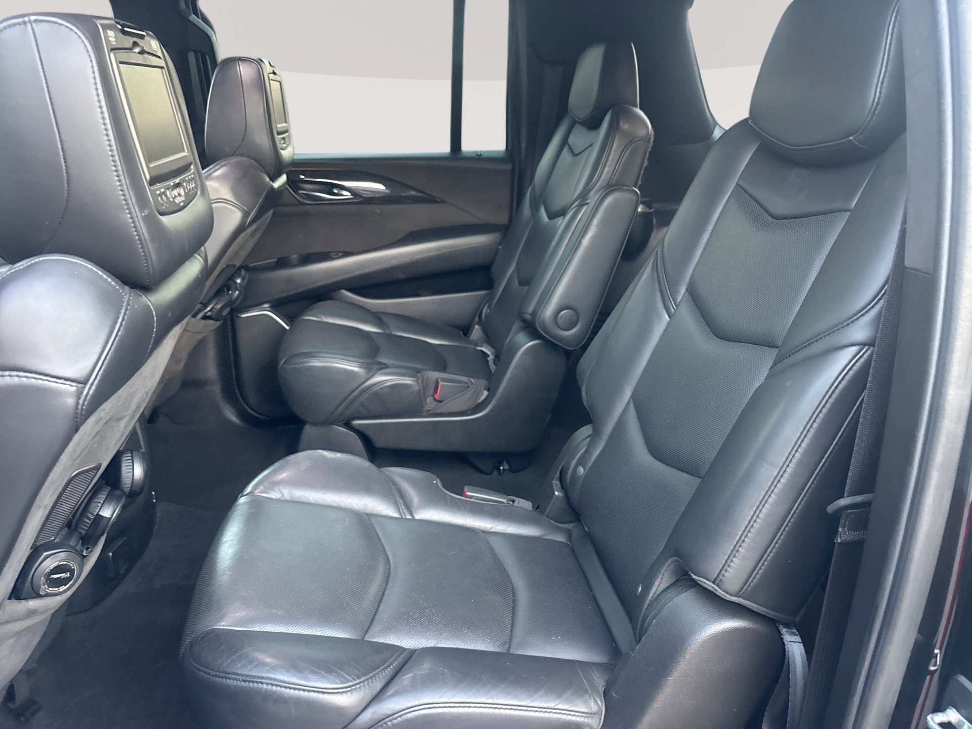 Used 2019 Cadillac Escalade ESV Platinum AWD/4WD image 26
