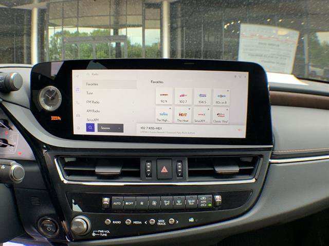 Certified 2025 Lexus ES 300h Ultra Luxury w/ Accessory Package (Z2) FWD image 16