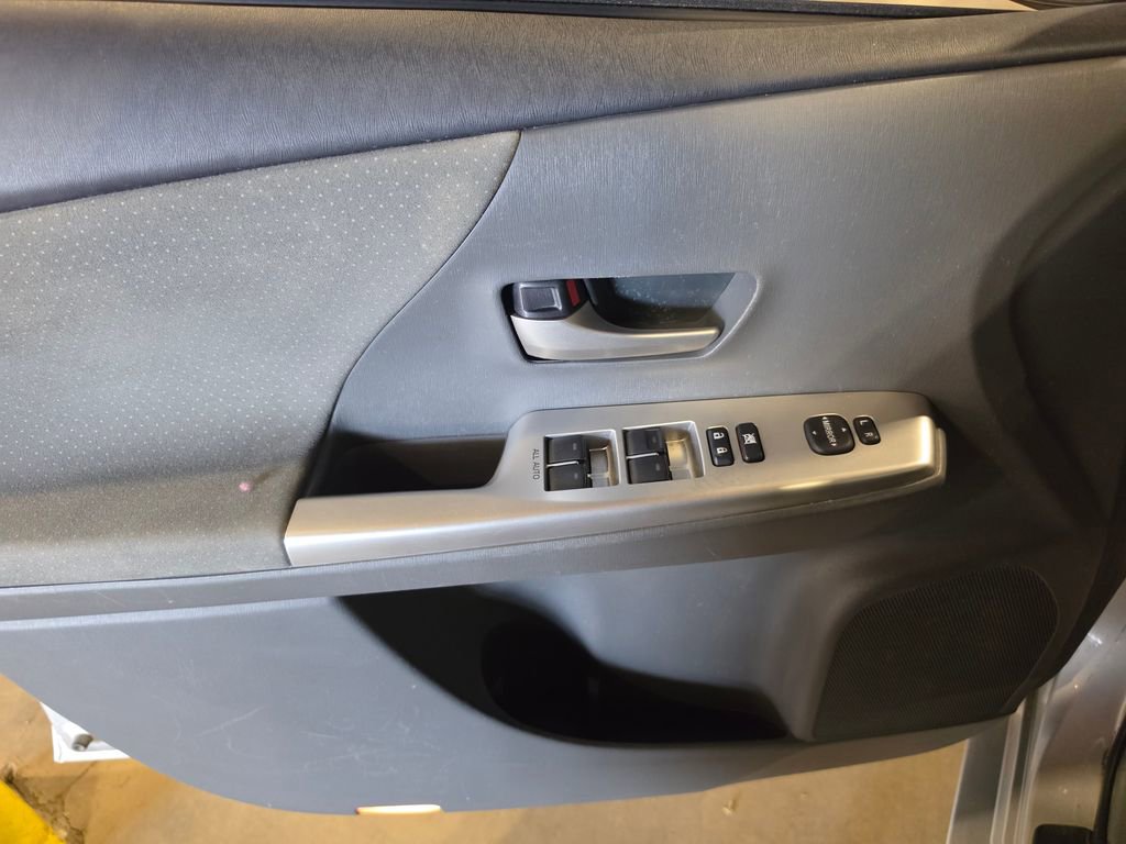 Used 2014 Toyota Prius V Three FWD image 5