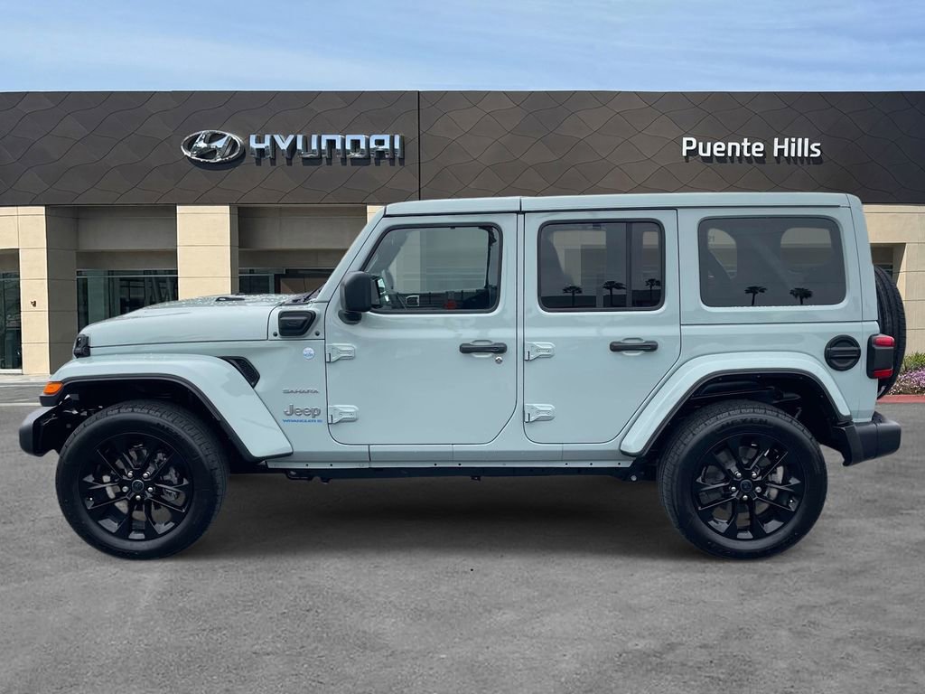 Used 2024 Jeep Wrangler Unlimited Sahara w/ Technology Group AWD/4WD image 3