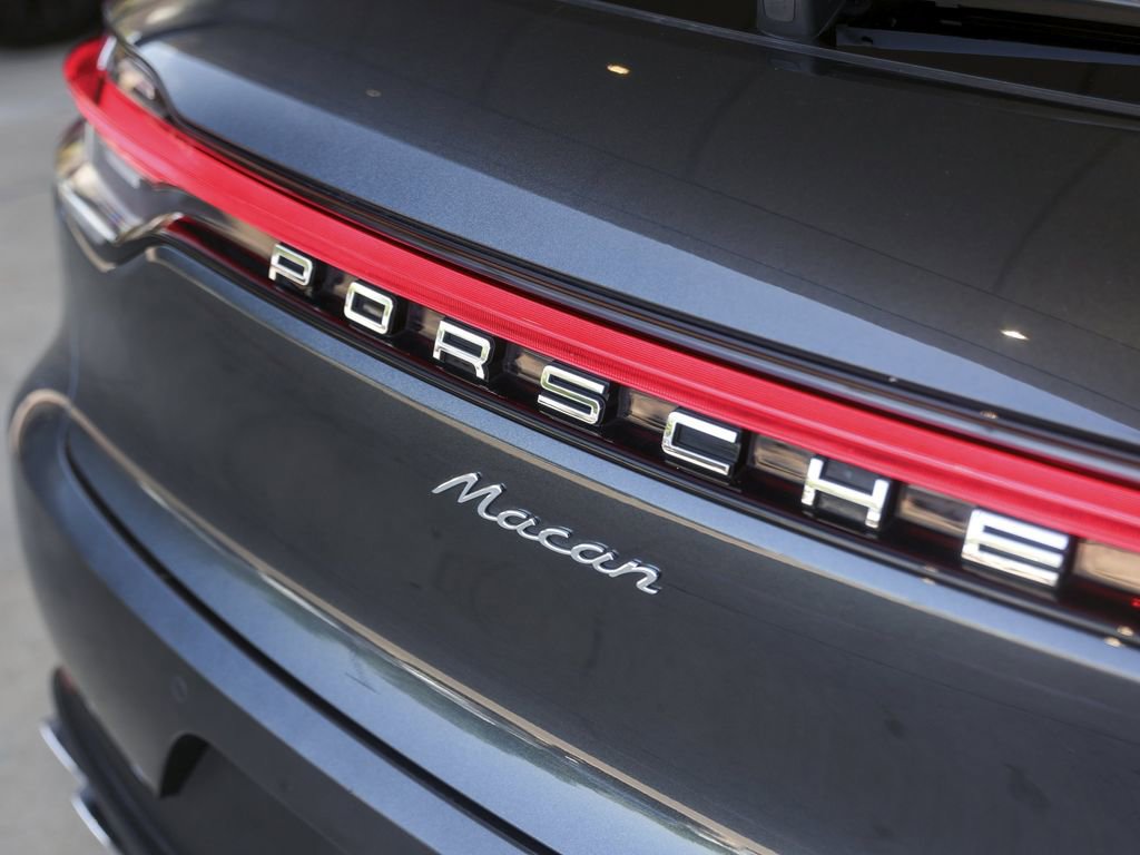 Certified 2021 Porsche Macan image 15