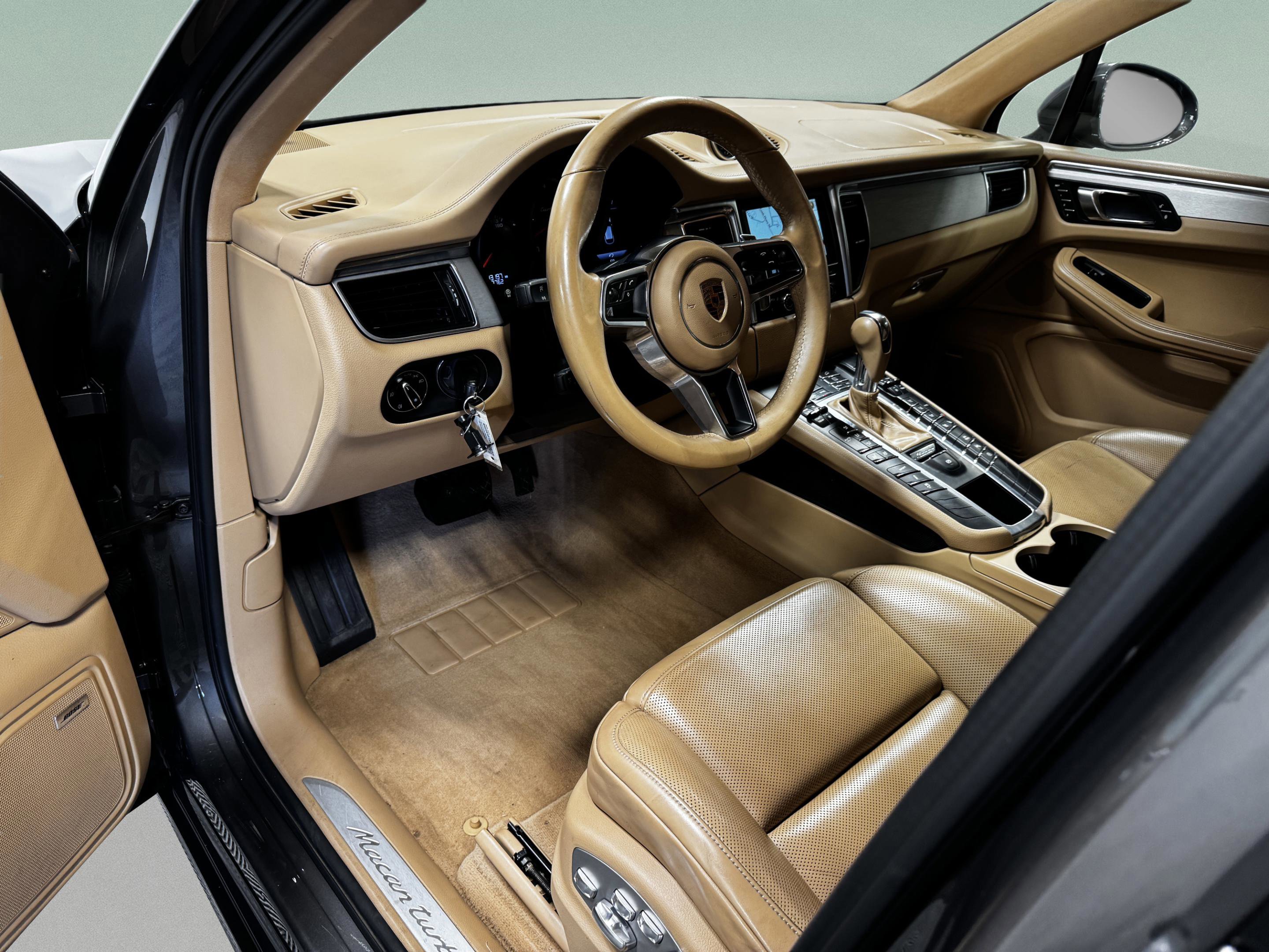 Used 2016 Porsche Macan Turbo image 17