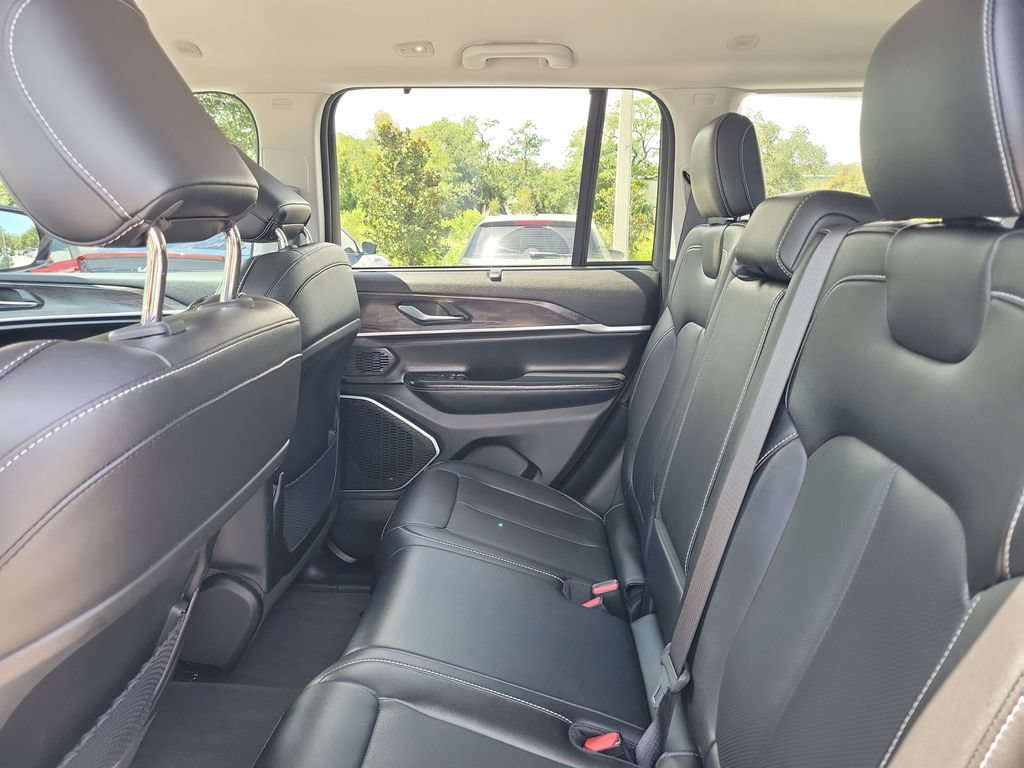 Used 2023 Jeep Grand Cherokee Limited w/ Luxury Tech Group II RWD image 24