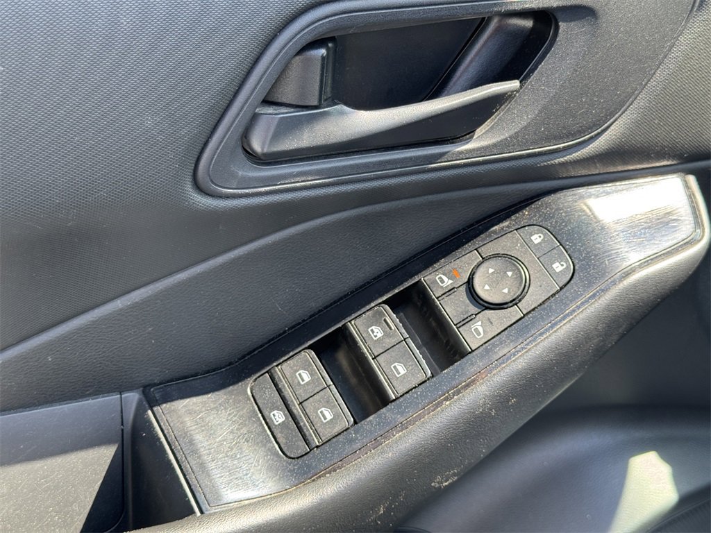 Used 2024 Nissan Rogue S image 8