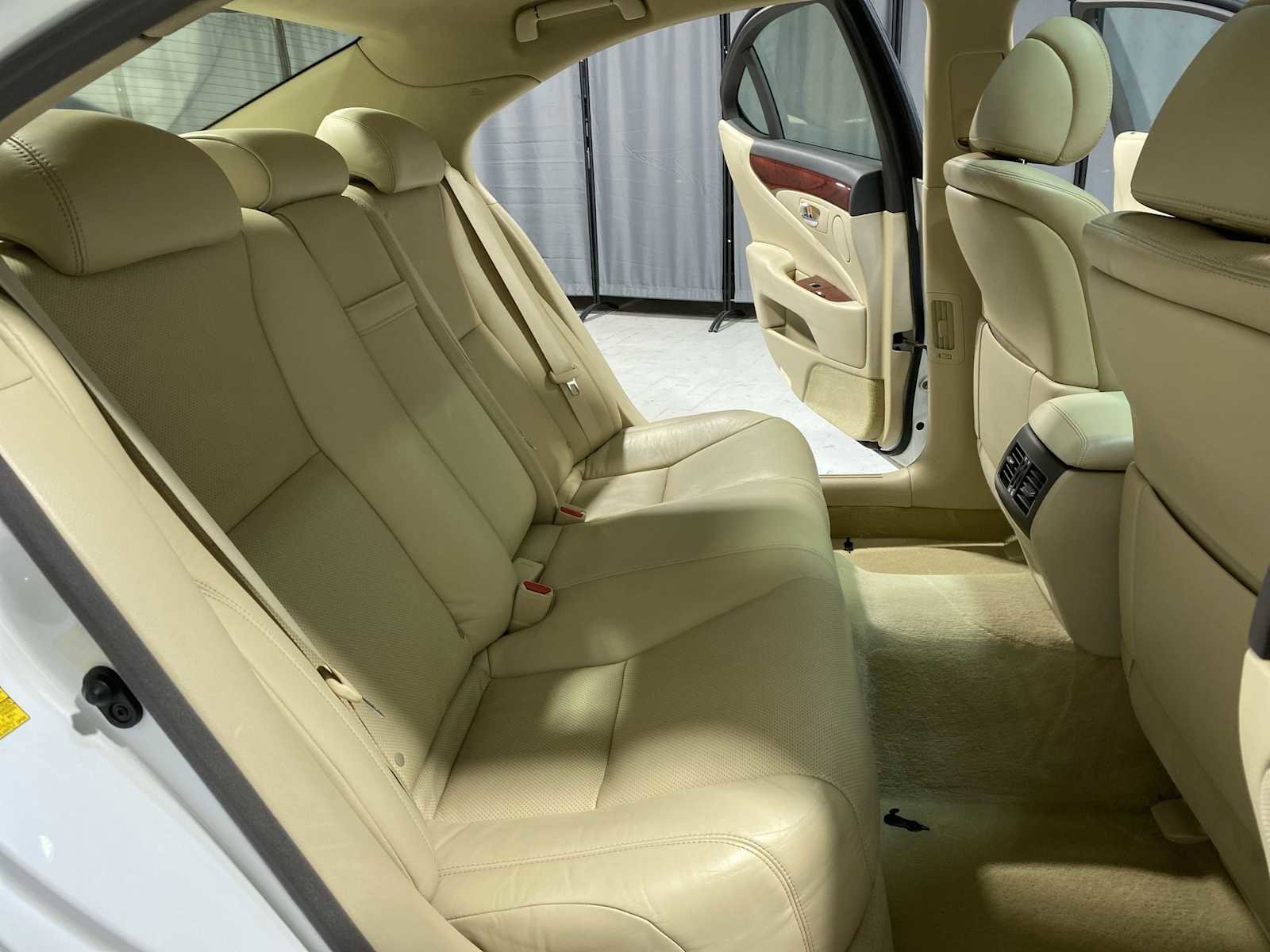 Used 2012 Lexus LS 460 AWD w/ Comfort Pkg image 13