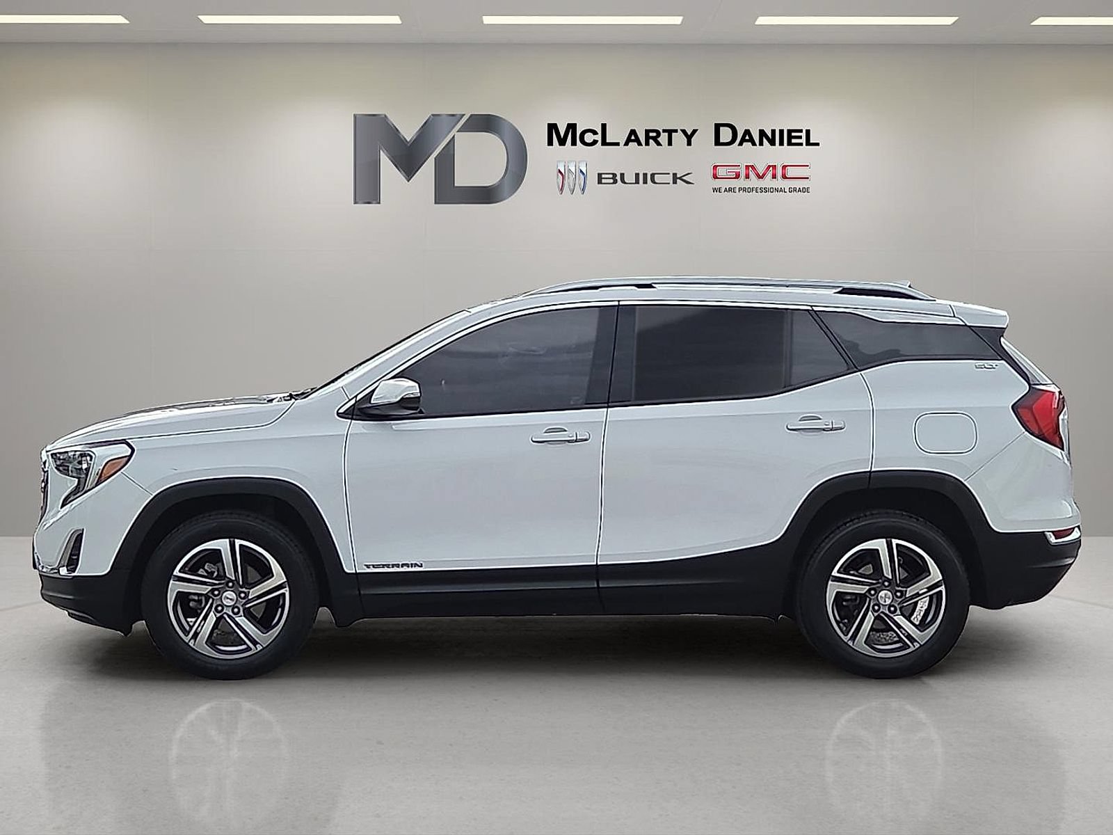Used 2020 GMC Terrain SLT AWD/4WD image 2