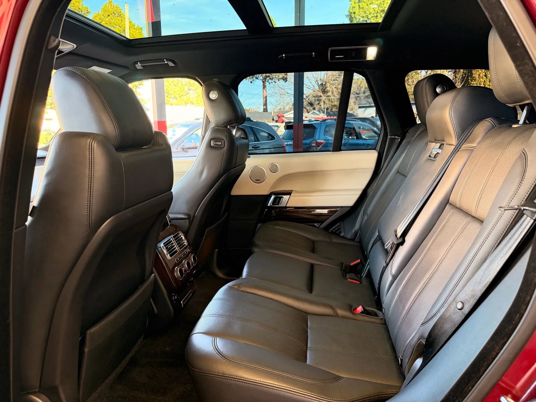 Used 2016 Land Rover Range Rover Supercharged image 18