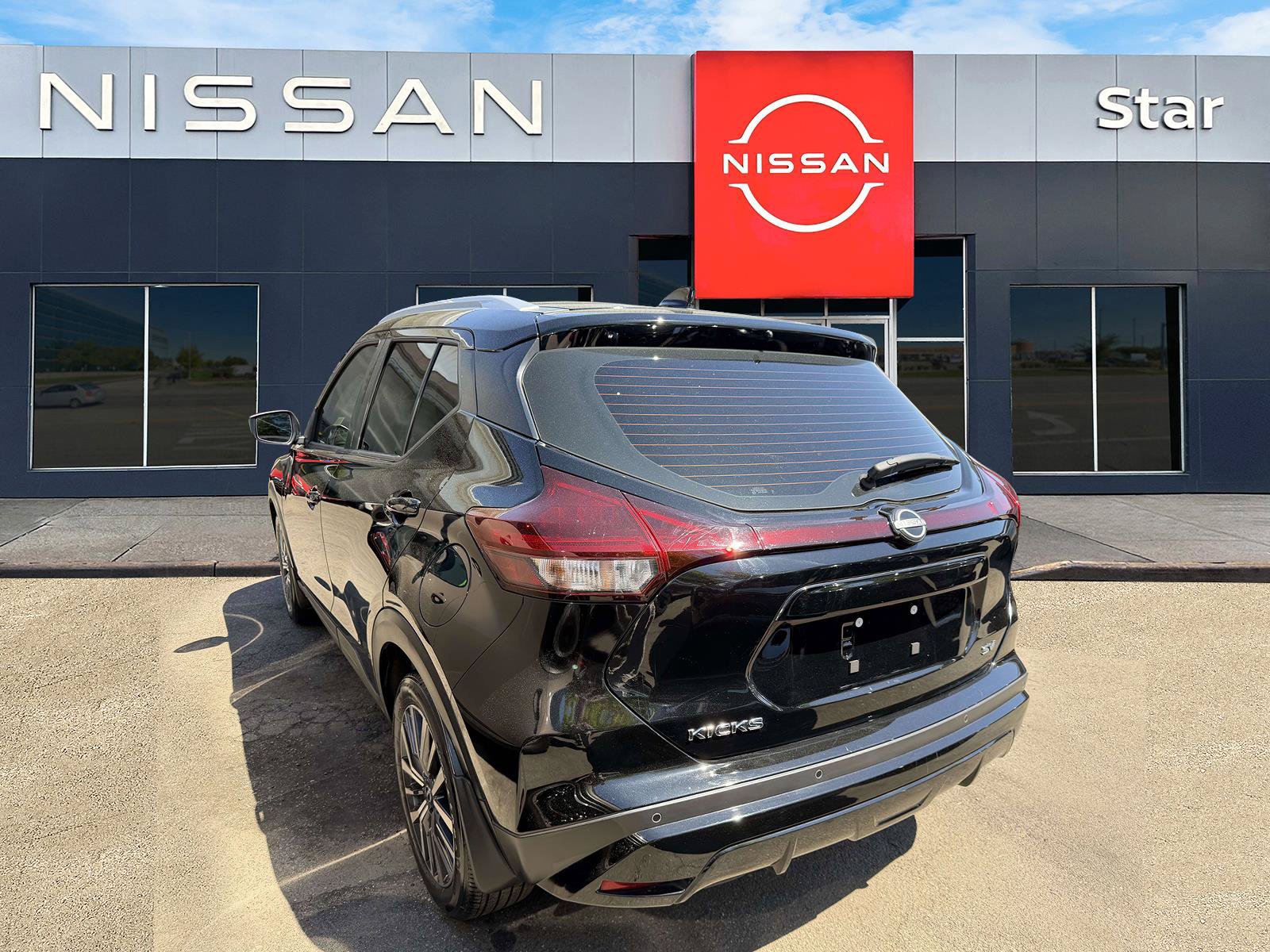 Used 2024 Nissan Kicks SV FWD image 4