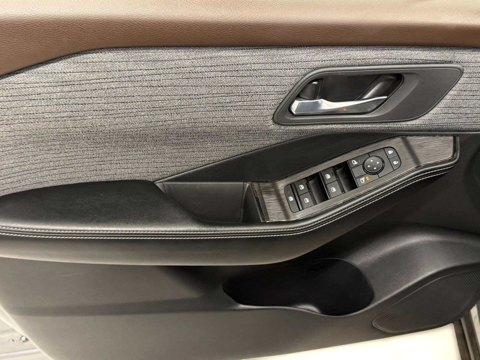 Used 2023 Nissan Rogue SV AWD/4WD image 11
