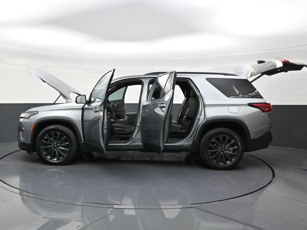 Used 2023 Chevrolet Traverse RS FWD image 27