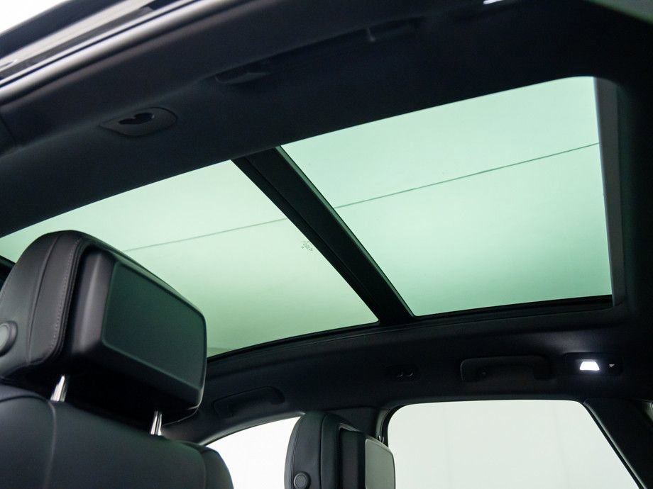 Certified 2025 Porsche Macan image 18