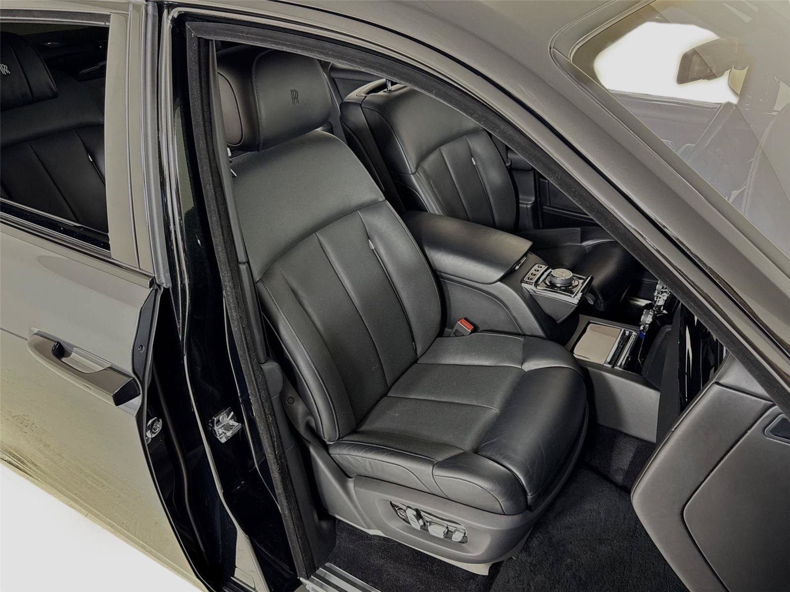 Used 2019 Rolls-Royce Phantom Sedan RWD image 34